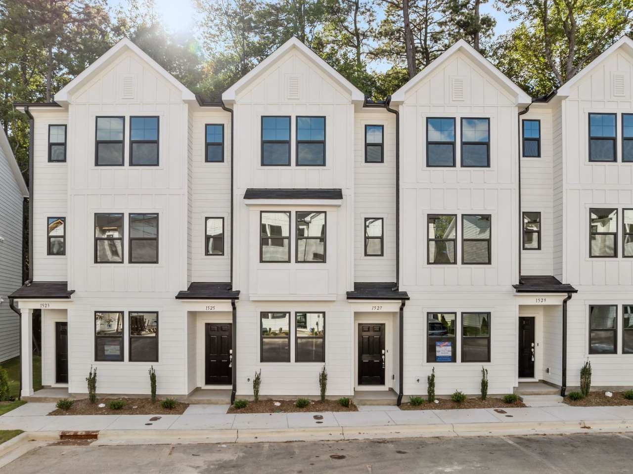 Gorgeous New Construction! Updated Kitchen, SS Appliances, Open Floorplan, Pet Friendly!