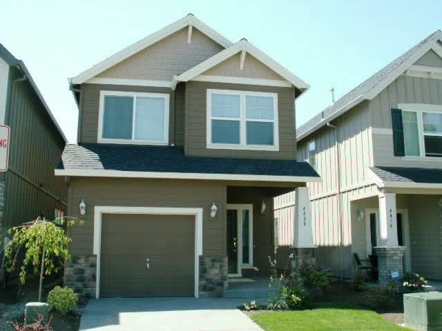 Gorgeous Single Family home in great condition with private patio - $500 Move in incentive