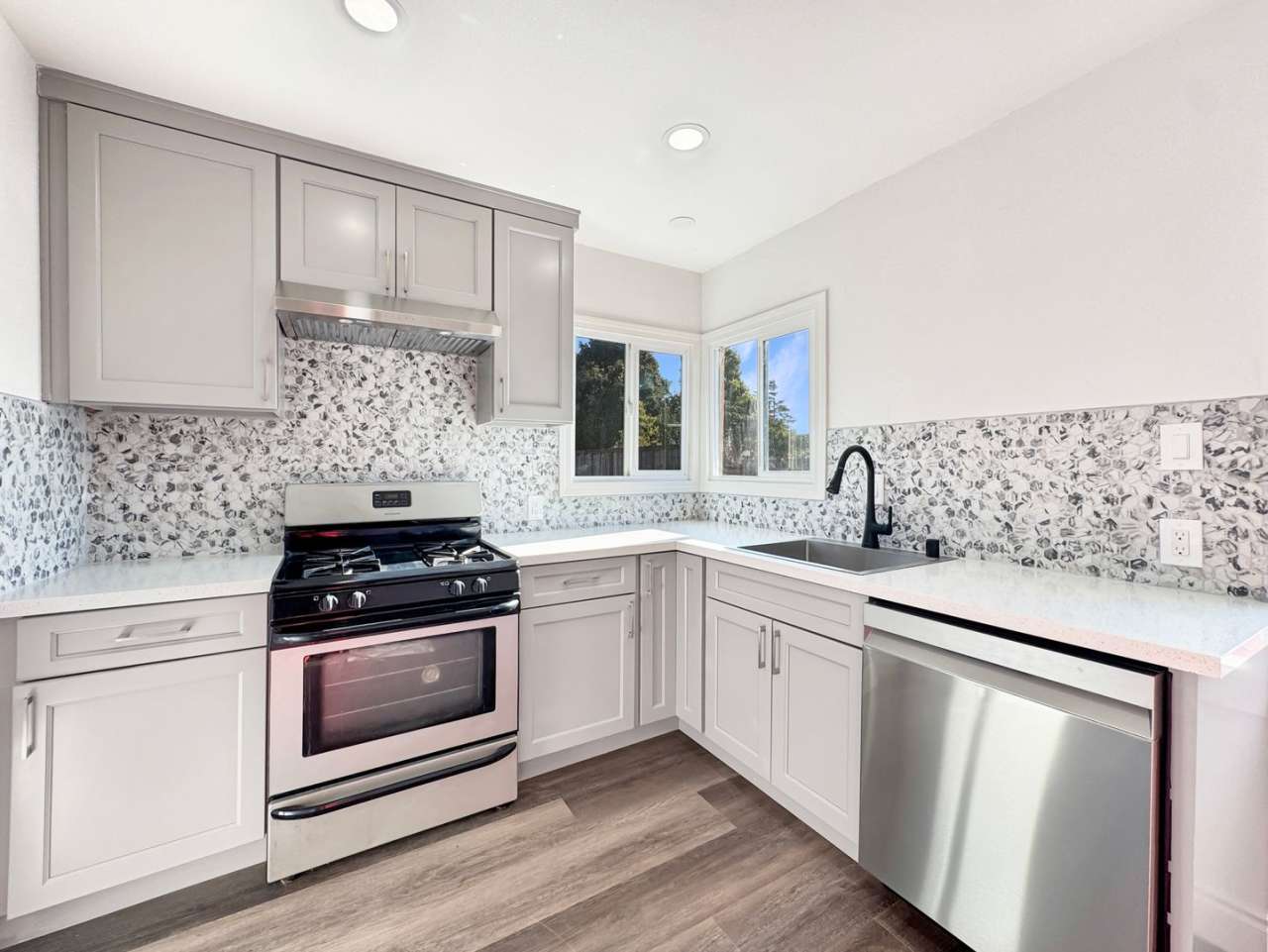 1 Bedroom House with Private Parking  Outdoor Storage