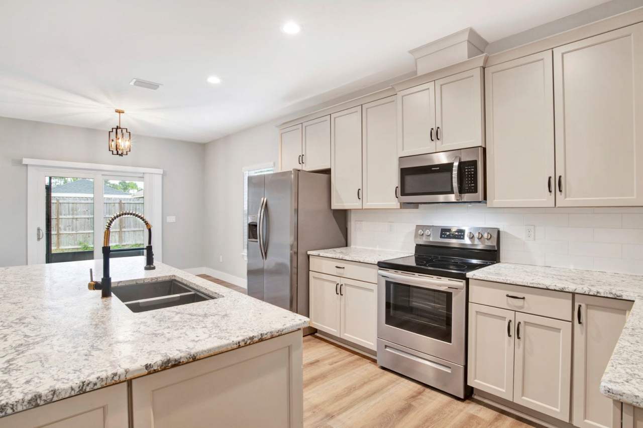 Spacious 2021 home close to beaches and shopping!