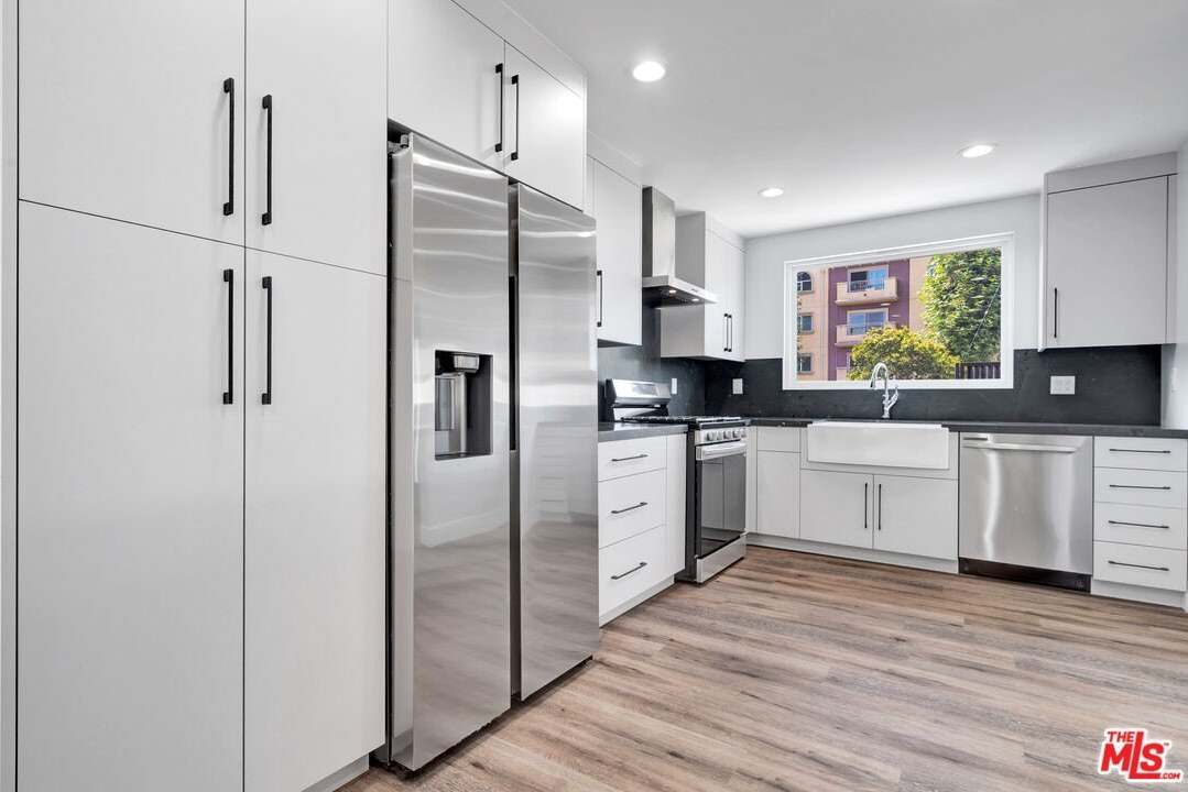 11611 Burbank Blvd unit: 11611