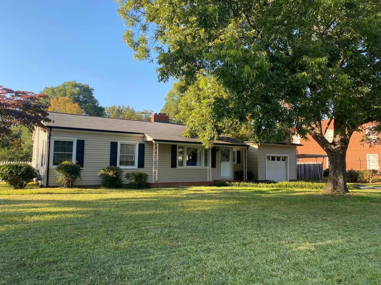 Nice 2 bedroom 1 bathroom home very close to I-85 and HWY 73