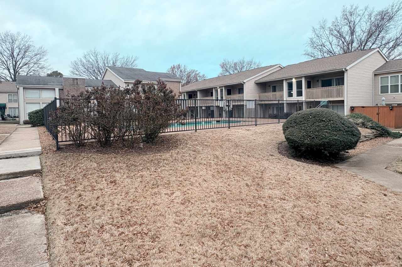 1/2 First Full Month's Rent! 2BD/2BA Condo in Whispering Oaks.