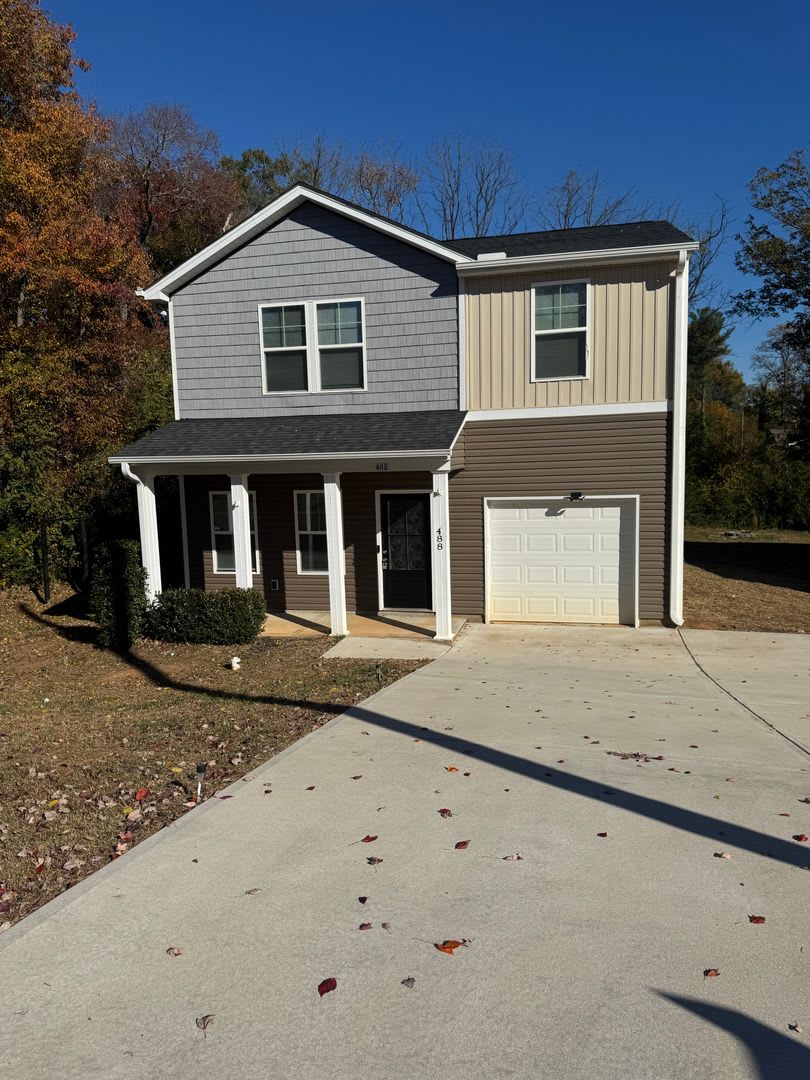 Beautiful 3-Bedroom Home Near Downtown Statesville