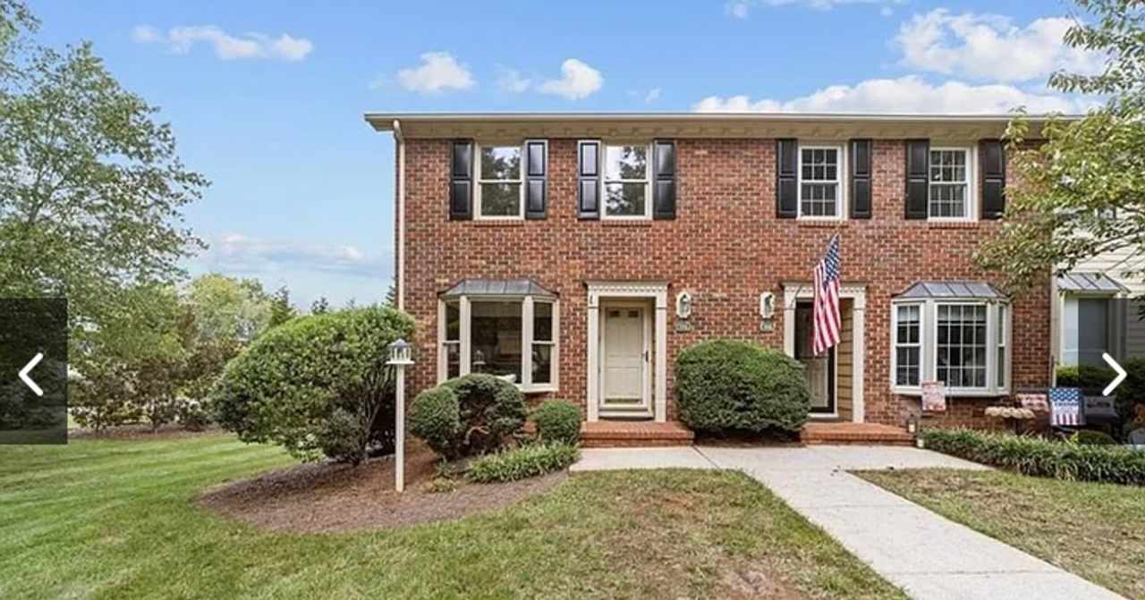 Two bedroom renovated townhouse in Oak Ridge Meadows