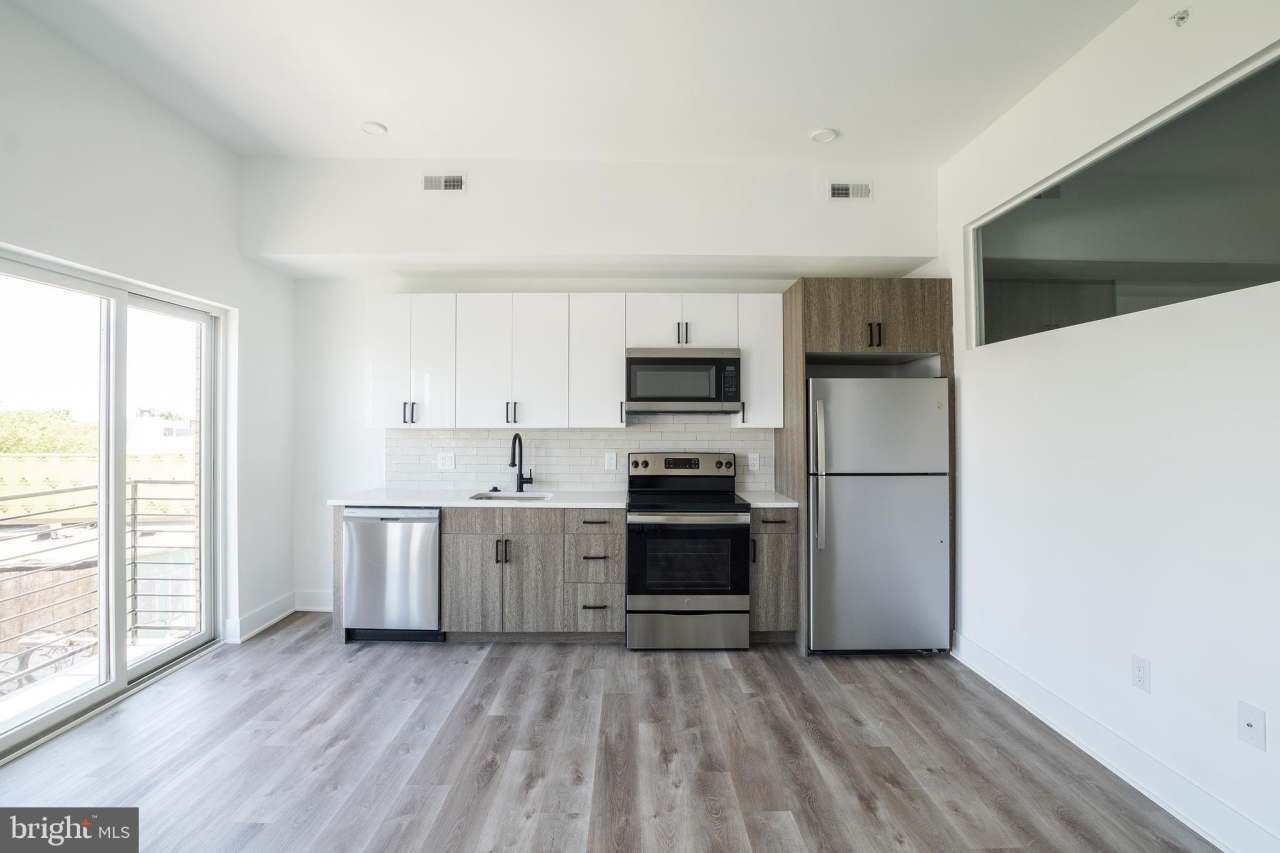 1420 POINT BREEZE Avenue unit: 305