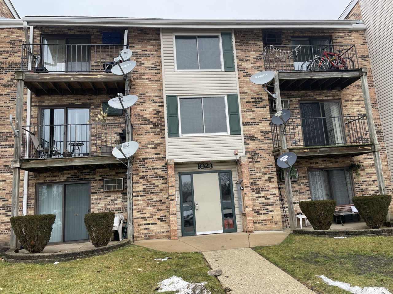 1023 Kuhn Road unit: 4