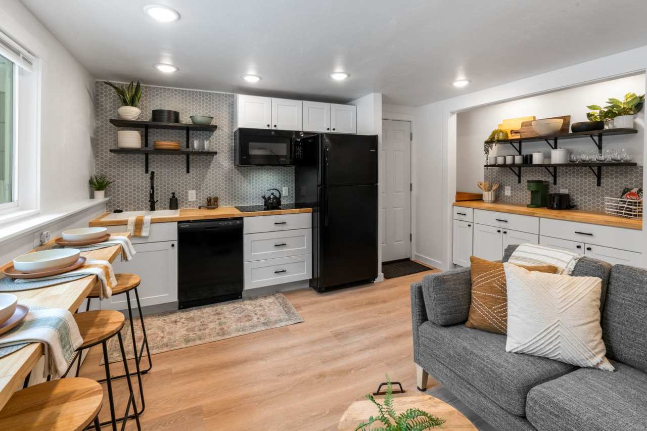 Stylish  Turnkey Furnished 2-BR Daylight Basement Apartment – Utilities + Wi-Fi Included