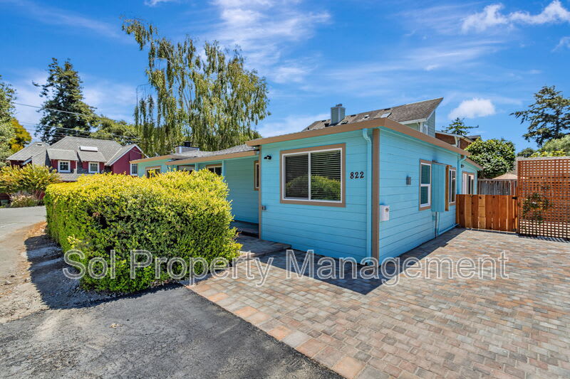 822 Eaton Street - B