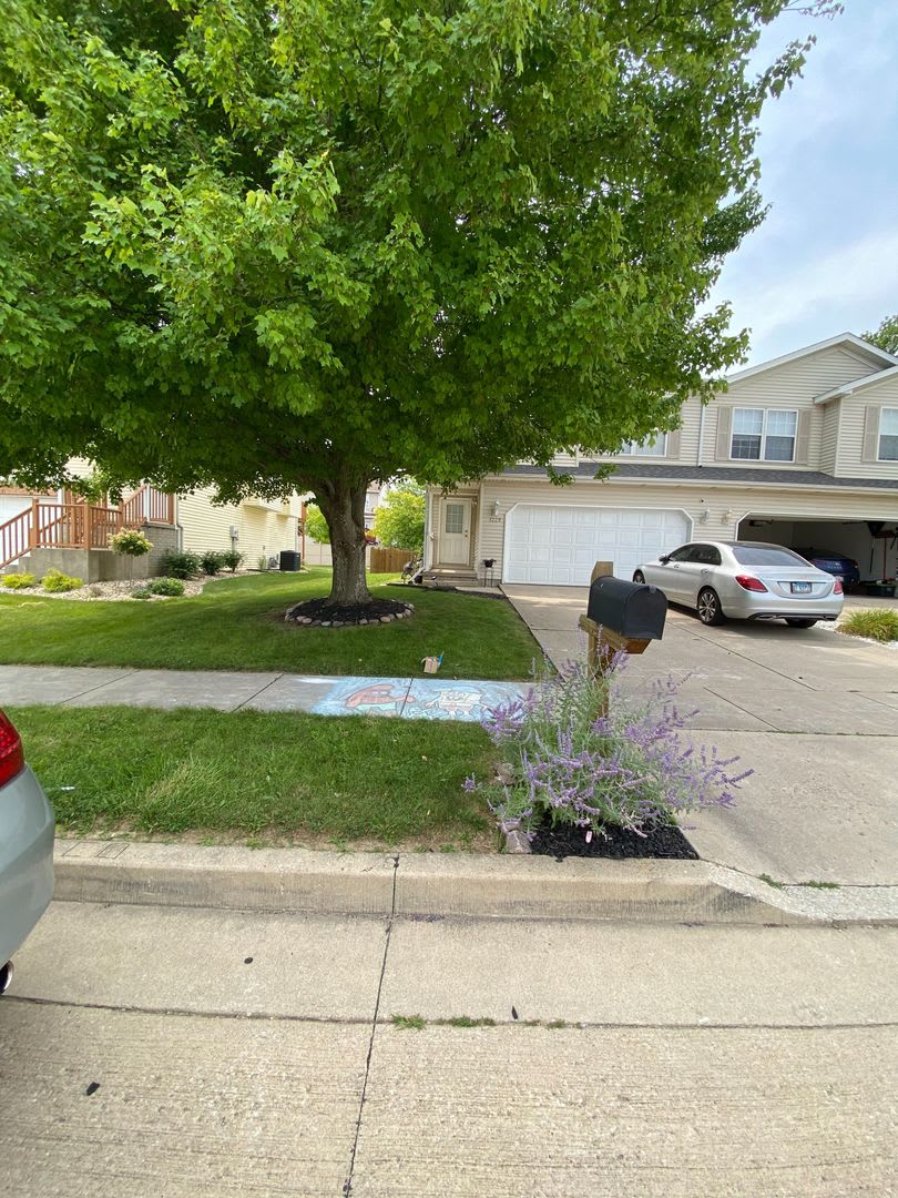 Beautiful 3BR, 2.5 bath townhouse in north Normal. Over 2300 square feet. Large finished basement and eat in kitchen with island.