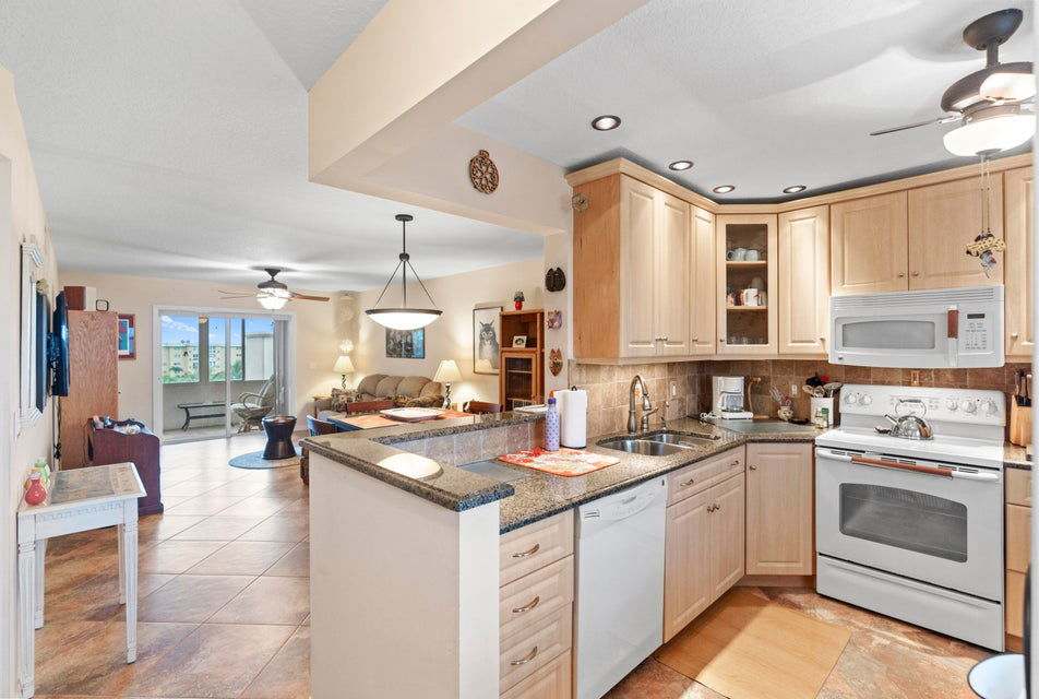 2615 Northeast 1st Court