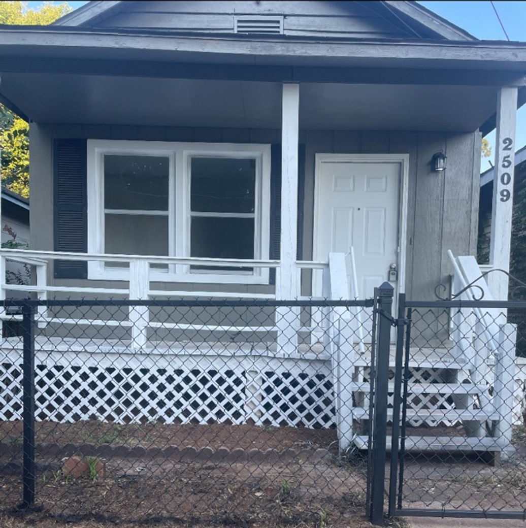 Move in Ready--Coming Soon! 1 bedroom 1 bath home close to downtown Columbus.