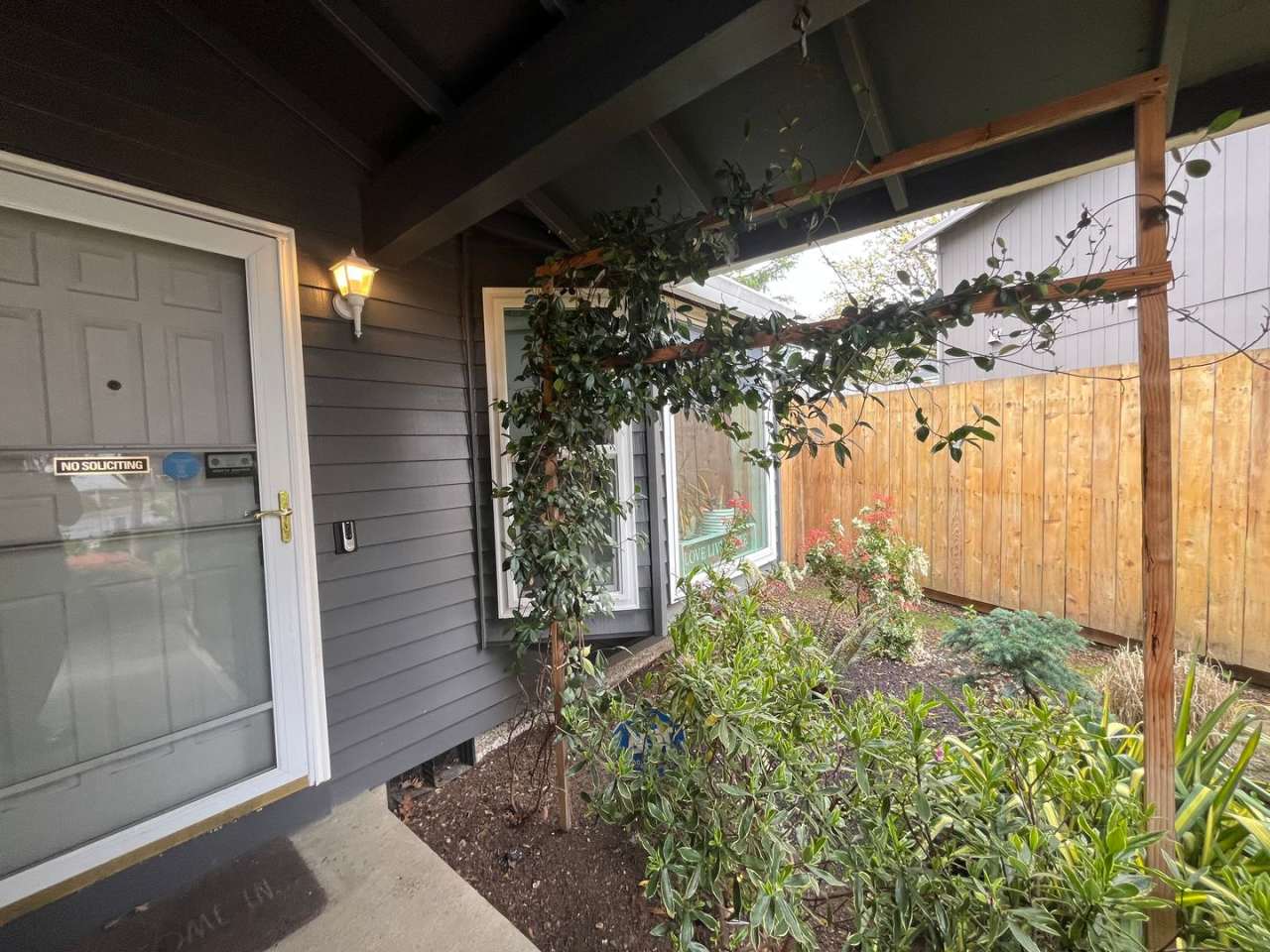 Charming Remodeled 3 Bed 2 Bath home in Beaverton! Private Yard and Ensuite Bathroom!