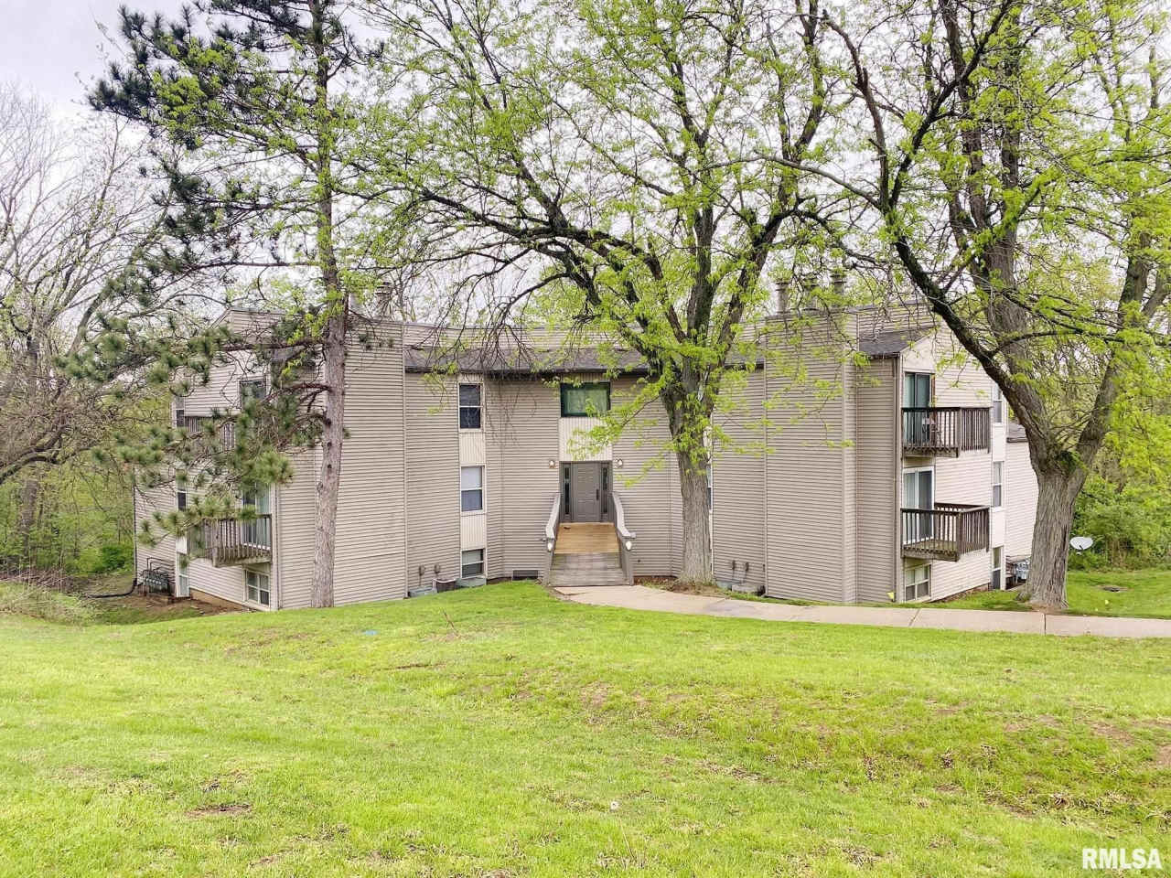 5905 W RIDGECREST Drive