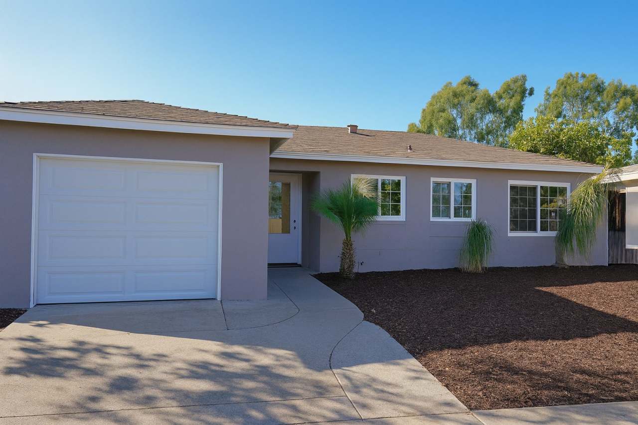 7 Bed 3 Bath House on Tipton- Great for Big Groups!!