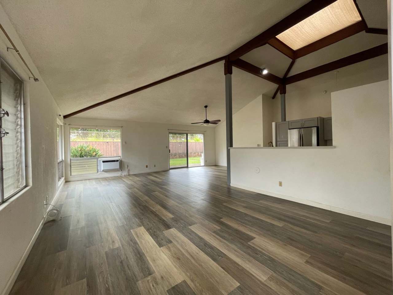 $3600, 4 BR/2 BA with large parking space, Backyard Located in Mililani