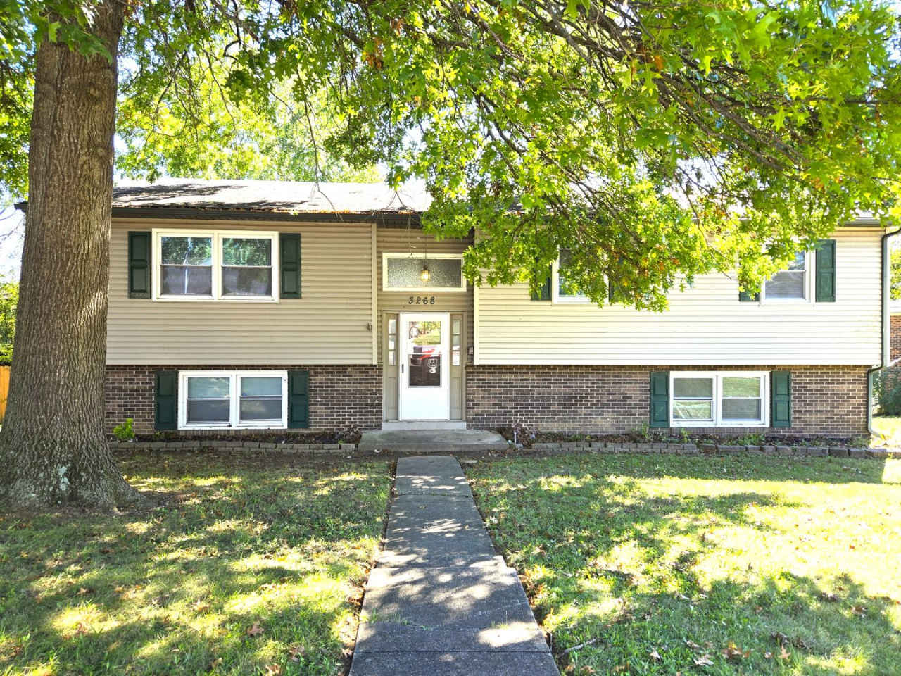 Spacious Split Level In Gainesway 251113