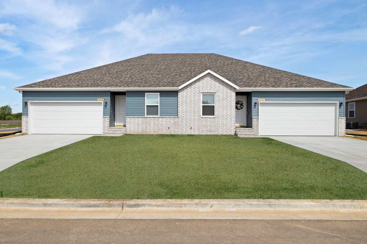 Newly built 3 bedroom duplex-Westbury Gardens!