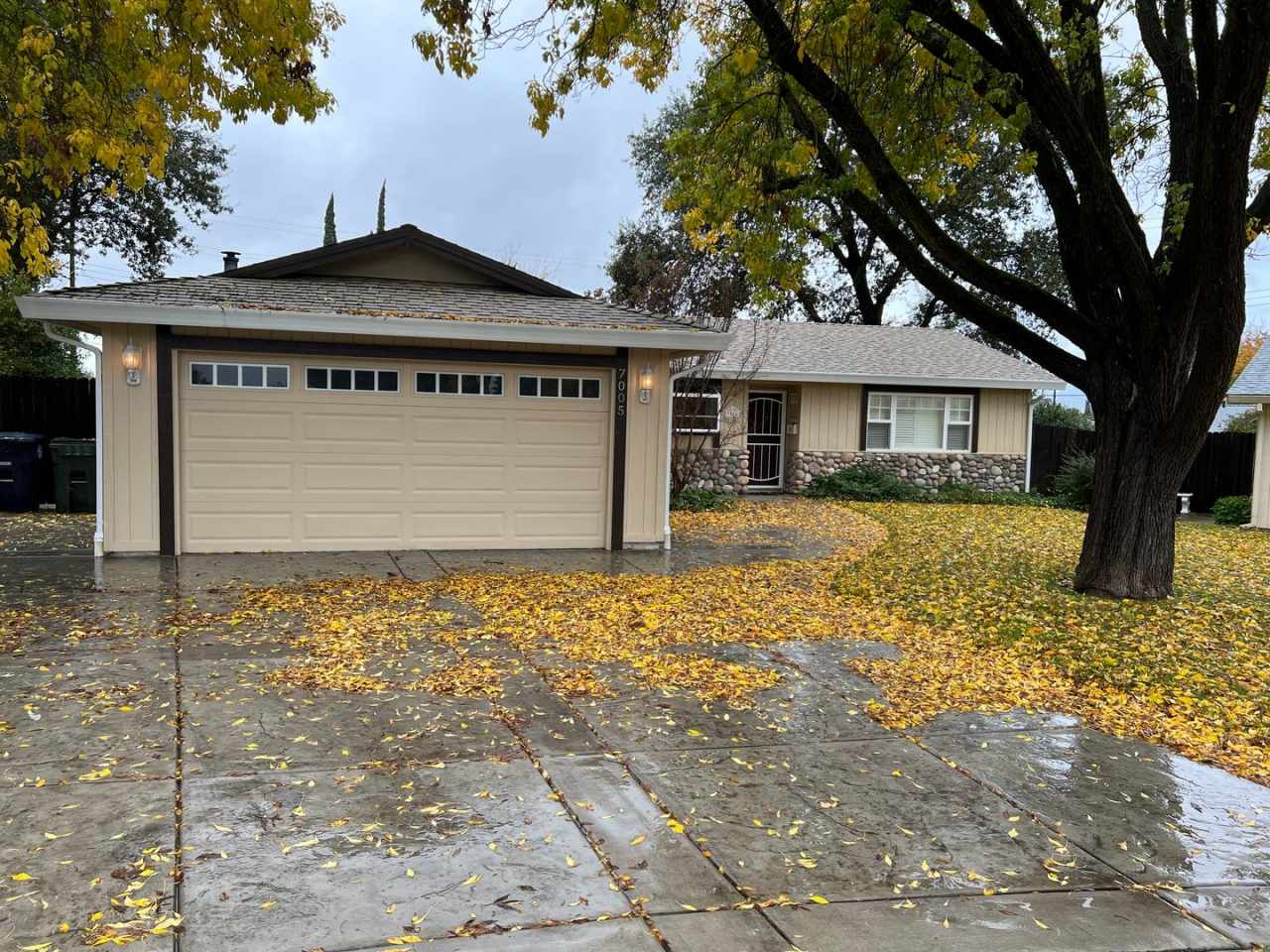 Charming Home With Detached Workshop And Studio!