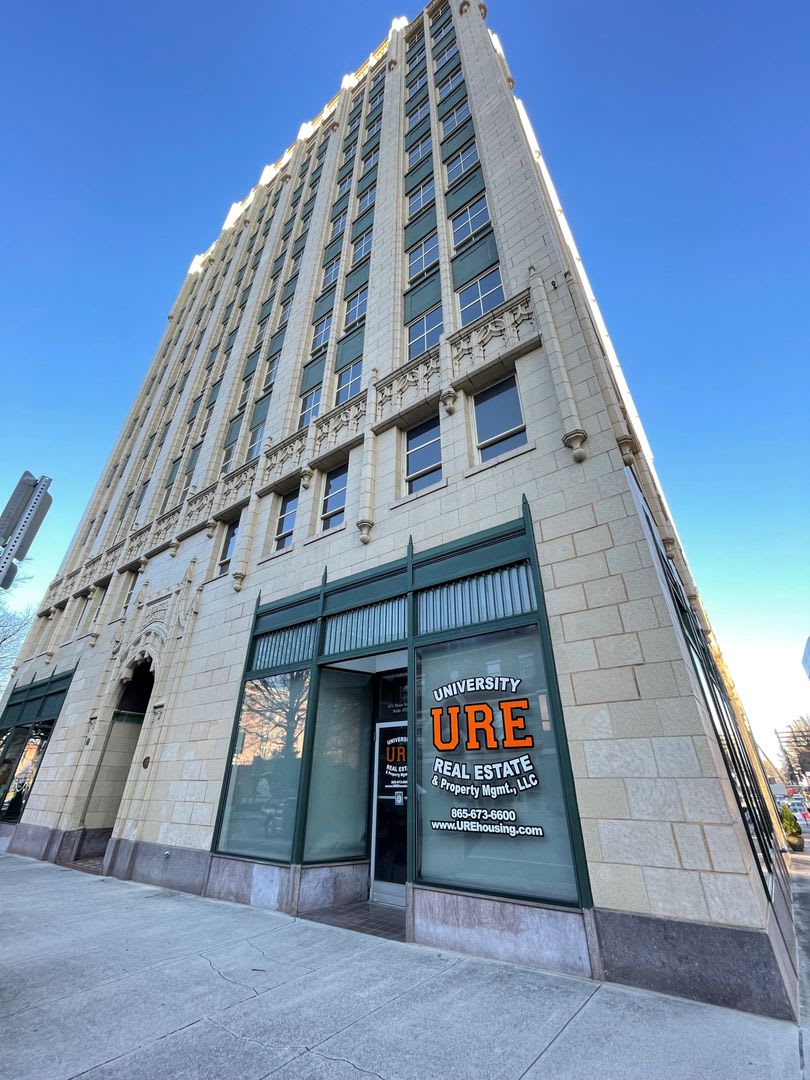 $1600 Per Month 18-Month Lease! Medical Arts Building - 1 Bedroom/1 Bath- Downtown Condo! Available NOW!! ***Assigned parking space in building an additional $150/month***