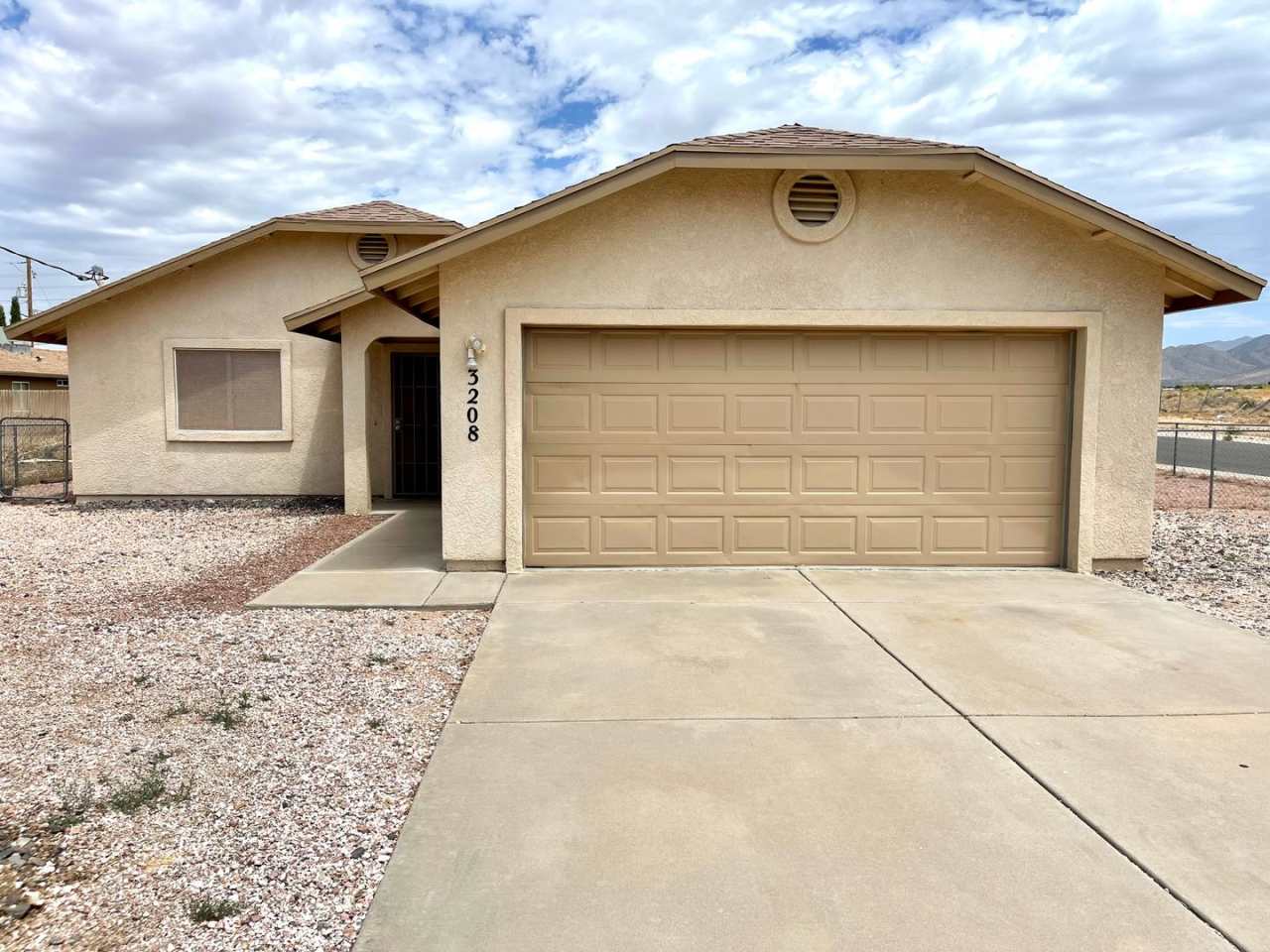 Nice 2 Bedroom 1 Bath Home! *HOME IS CURRENTLY OCCUPIED, PLEASE DO NOT DISTURB THE TENANTS*