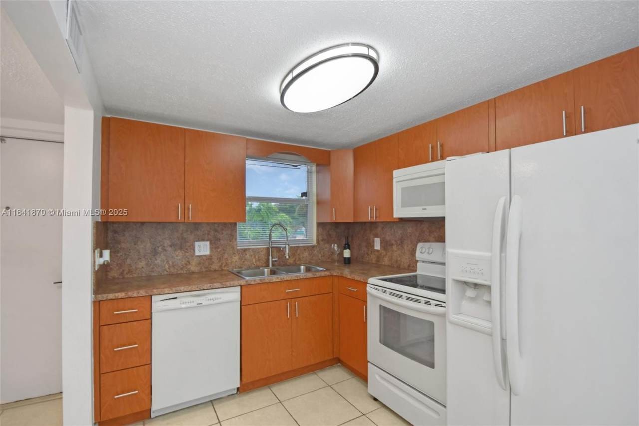 6650 Royal Palm Blvd