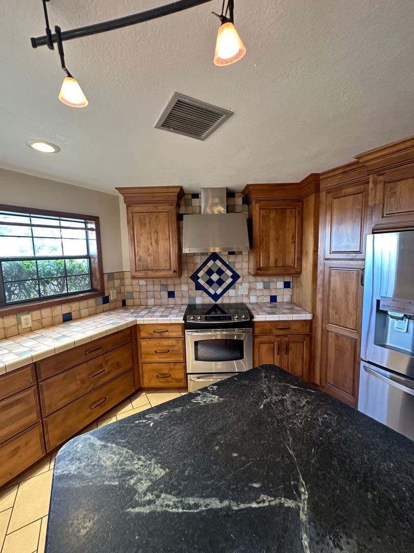 Beautiful 3 Bedroom, 3 Bathroom, Available Now!!