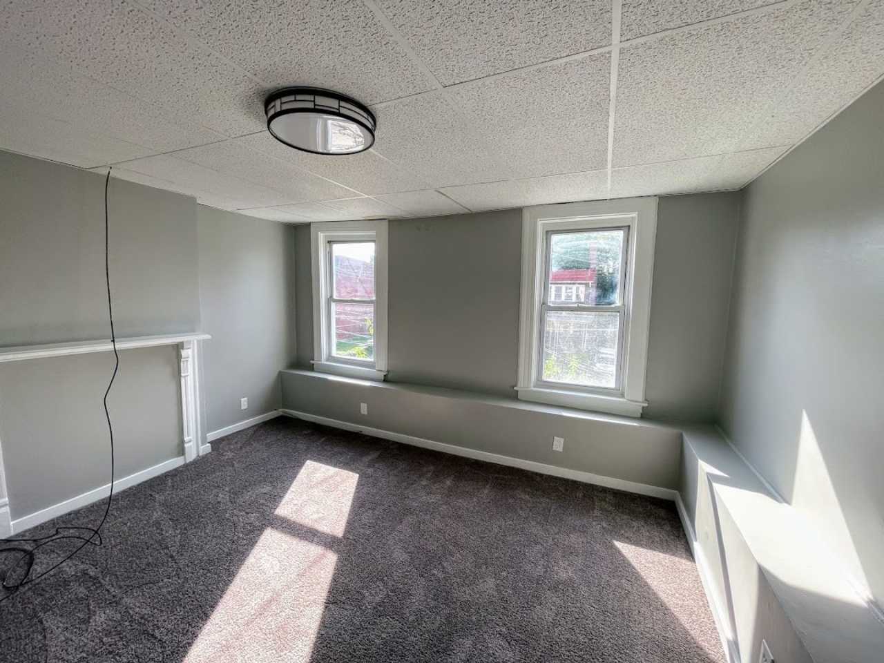 4/5 bed 2 bath - all updated South Oakland, central air, in house laundry