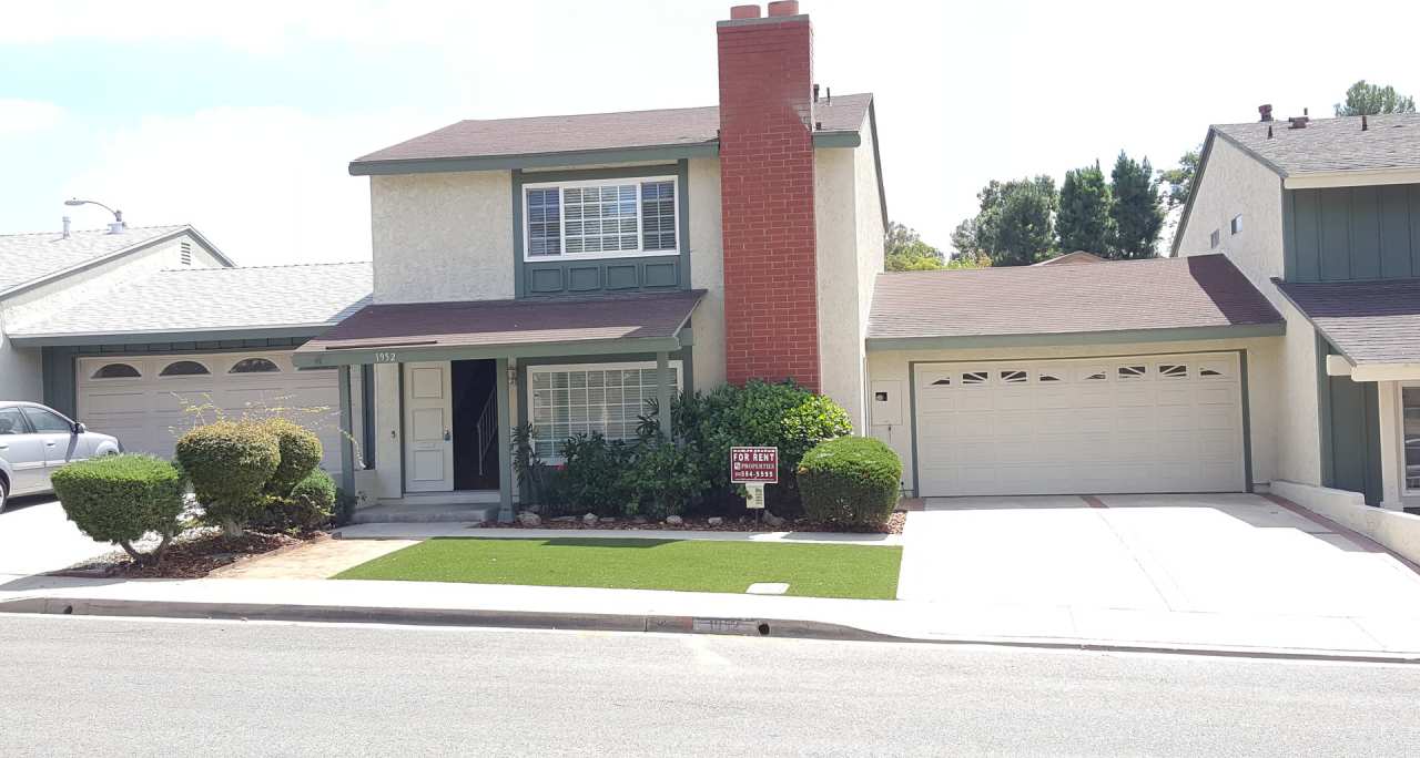 3bd 2.5ba House w/yard, garage