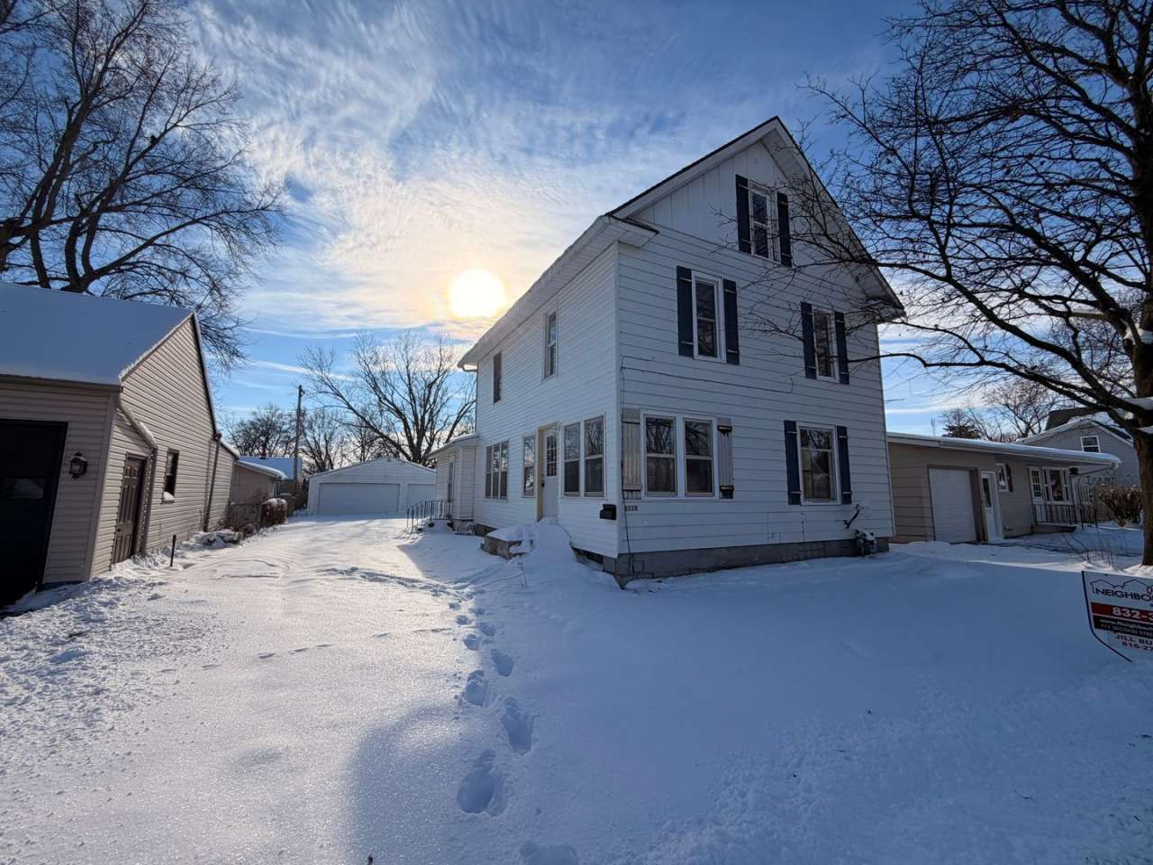 5 Bedroom house in Webster City with Huge Garage! $1395