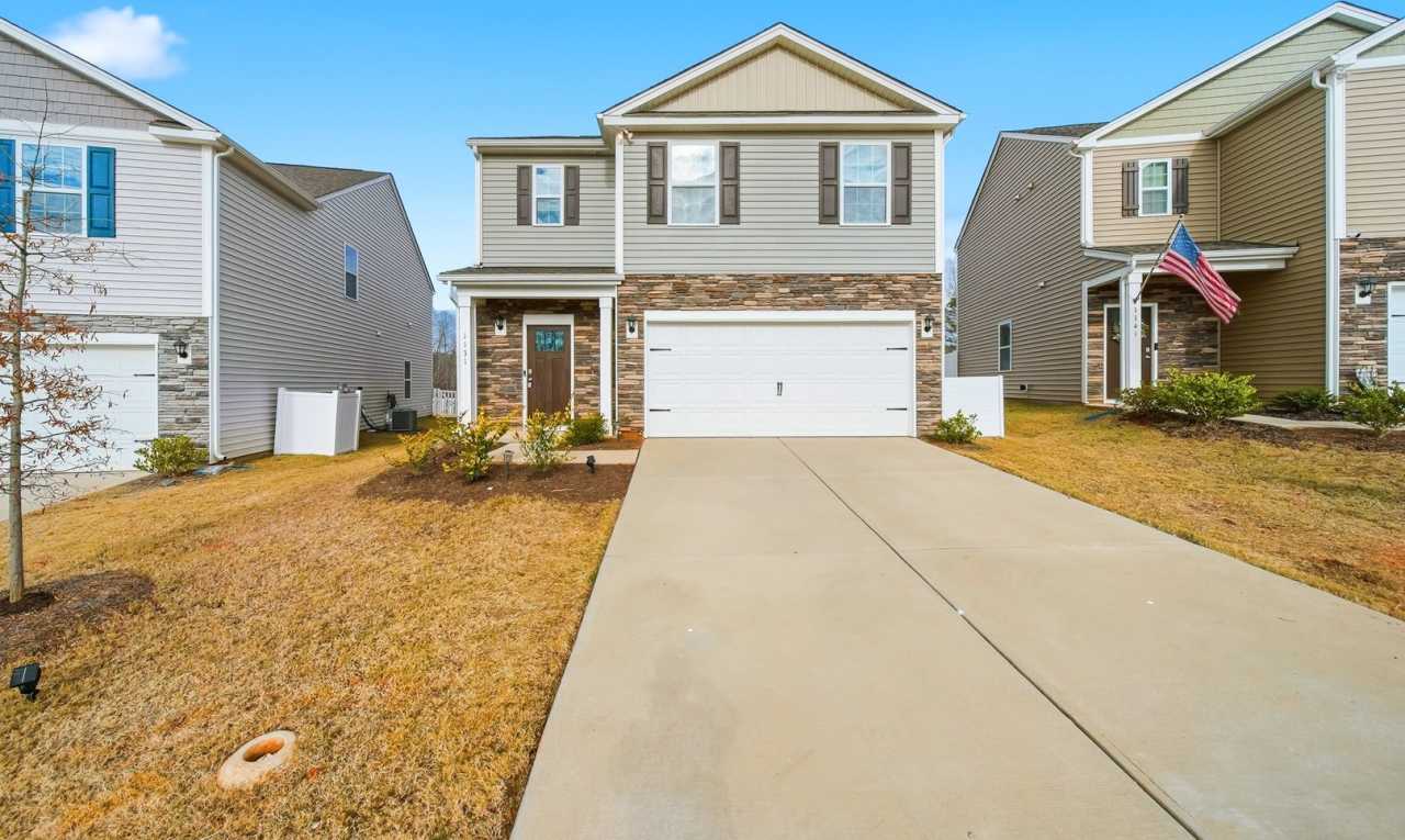 Spacious 5-Bedroom Home for Rent in The Falls – Modern, Comfortable, and Move-In Ready