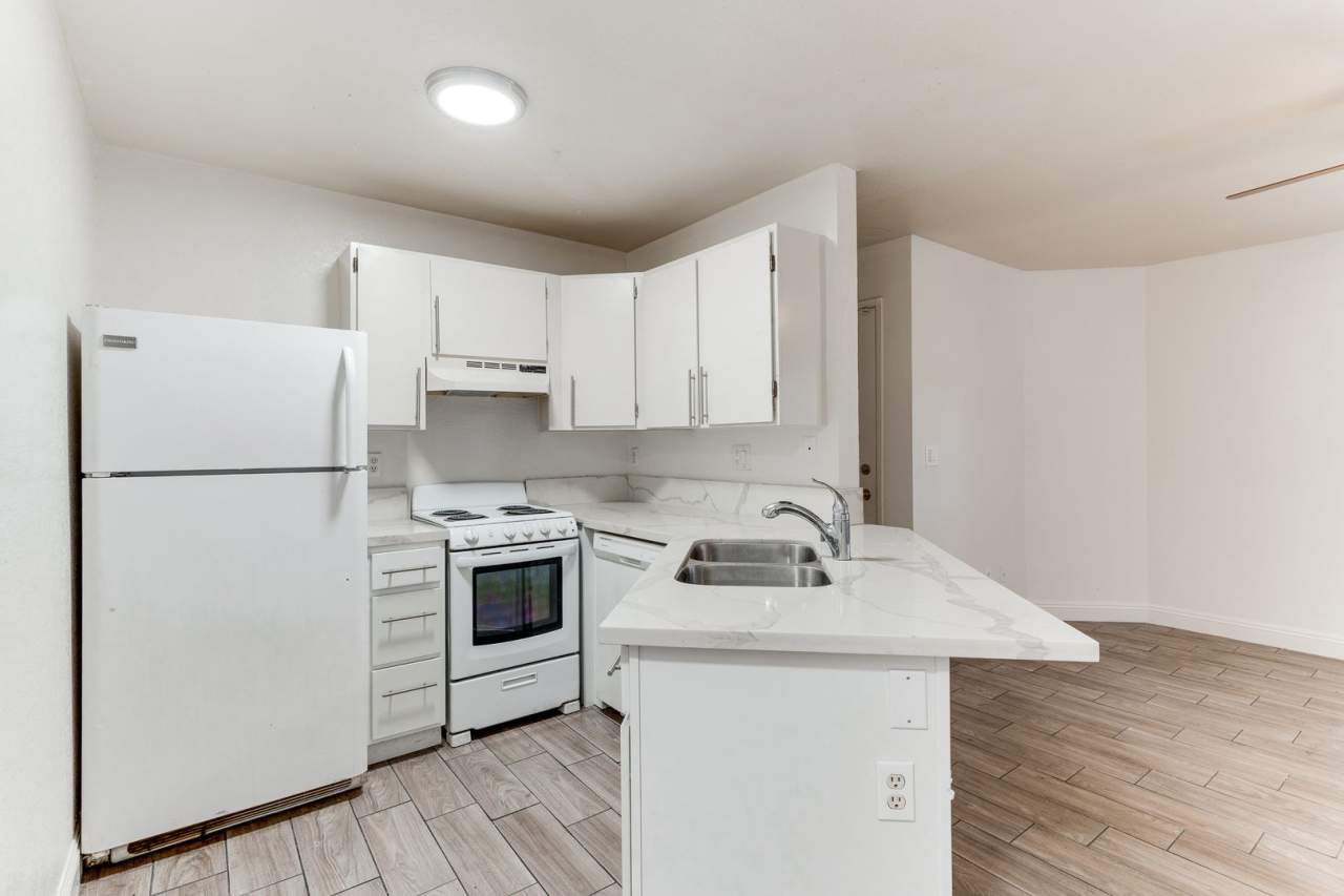 Stylish Condo Near the Strip  Convention Center!