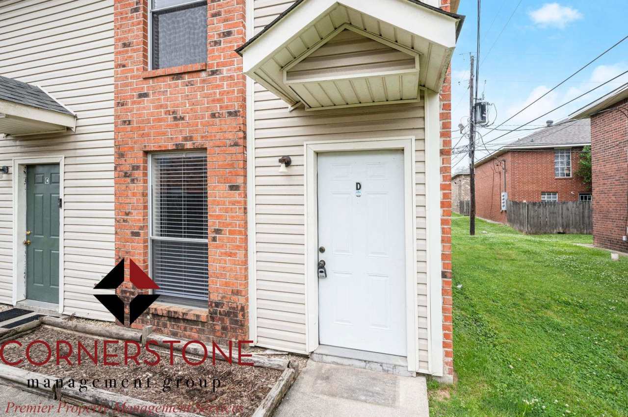 2 Bed, 1.5 Bath located off of Brightside Drive!