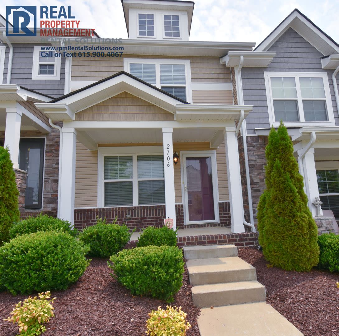 Wonderful townhome 15 min. to downtown Nashville- pool, tennis courts  fitness center!