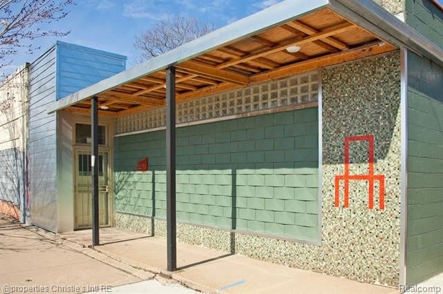 3020 E GRAND Boulevard