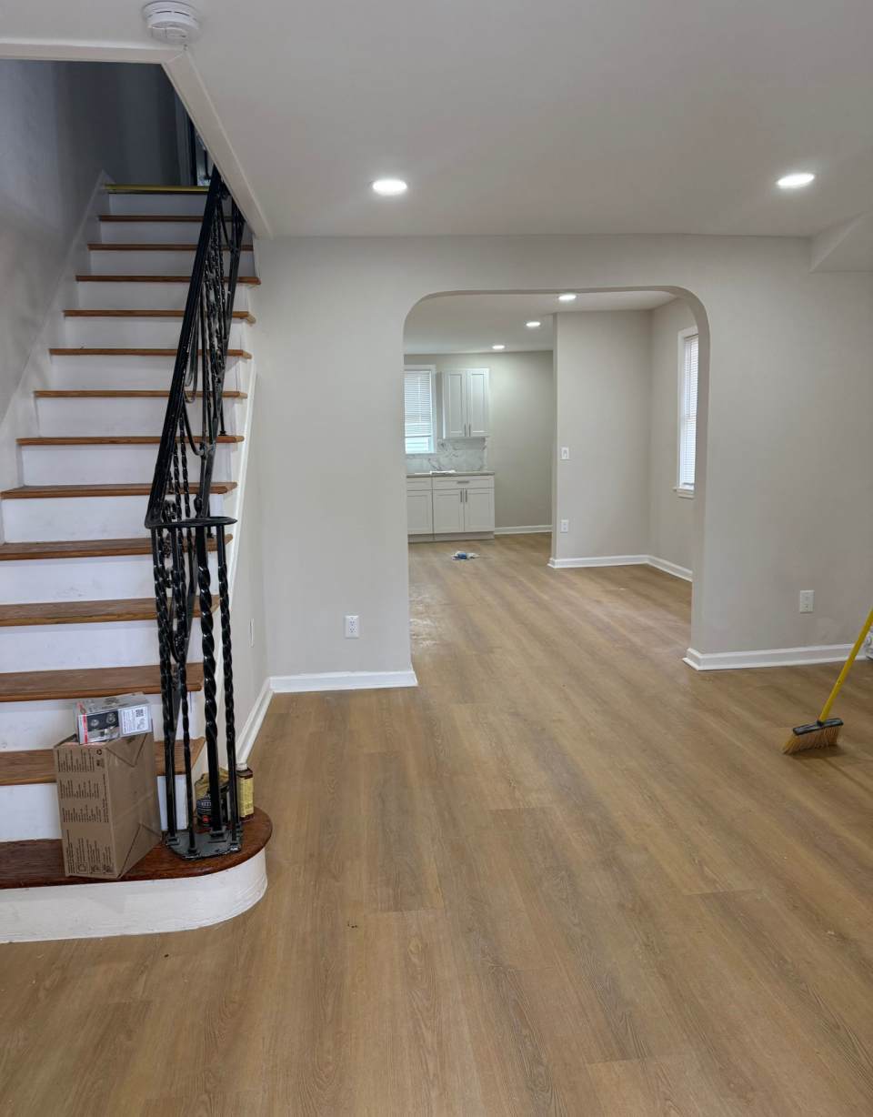 4050 Maywood St (upstairs)