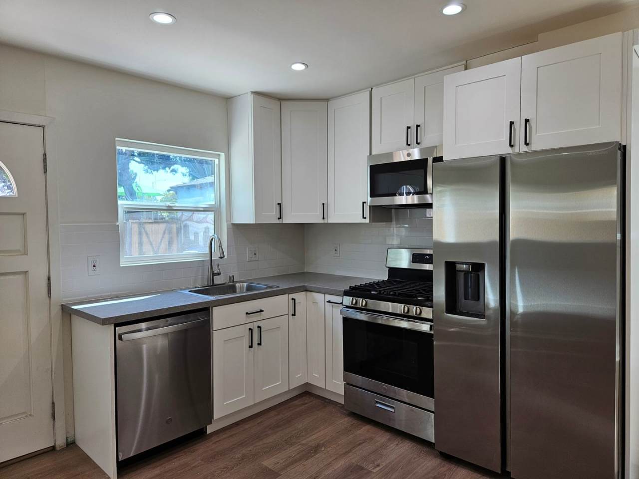 Open house Sunday 8/3 2-3:30pm Mid-City Brand new construction--Freestanding gated home 4bed/3.5 bath Pet friendly