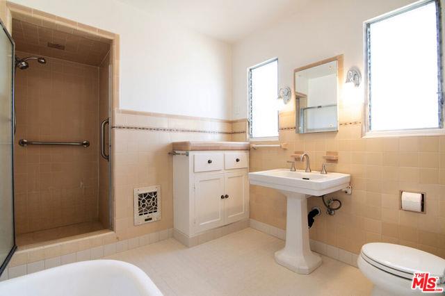 439 South El Camino Drive