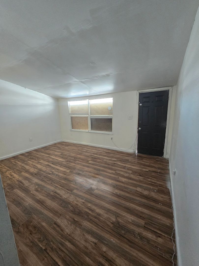 LIMITED TIME**NO APPLICATION FEE**1/2 OFF DEPOSIT**