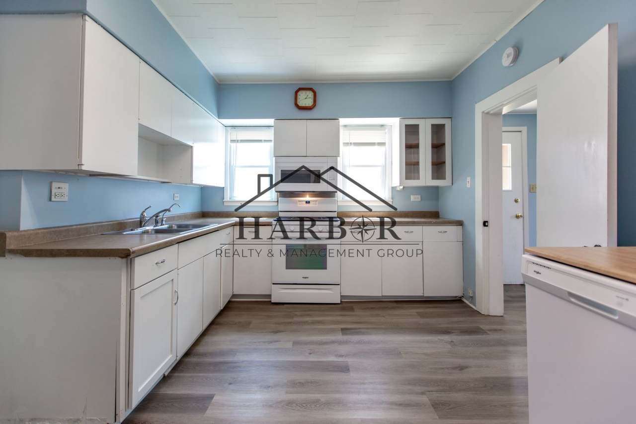 Large 3 Bedroom Apartment!