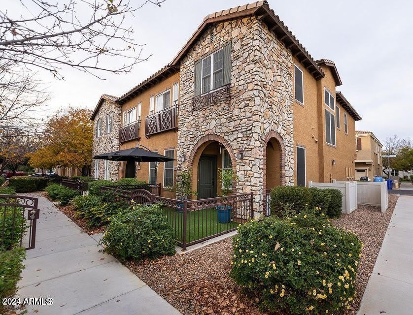 4757 E WATERMAN Street