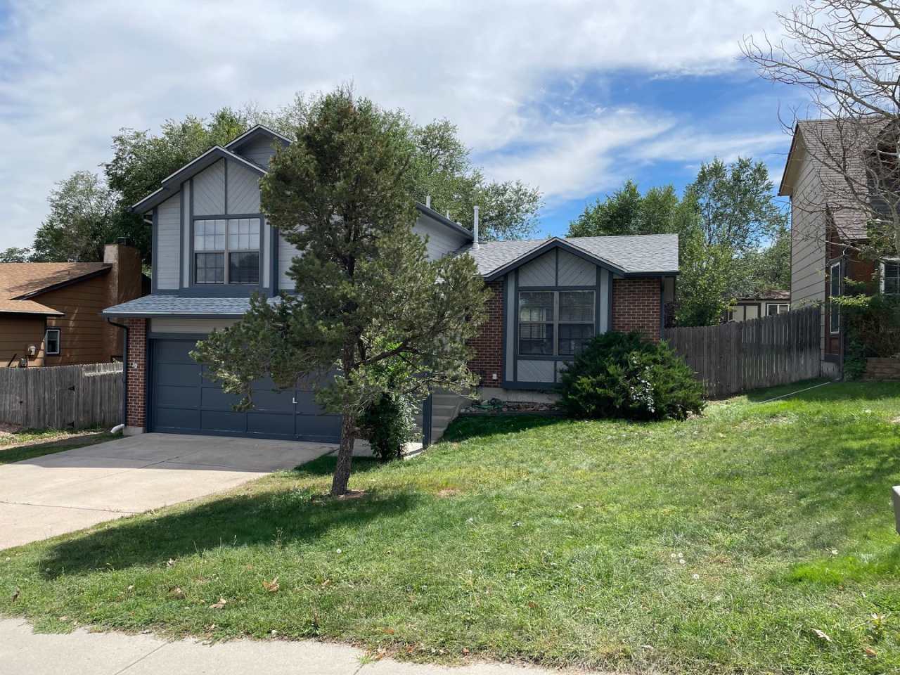 3 Bedroom Home Right Off the Powers Corridor!!