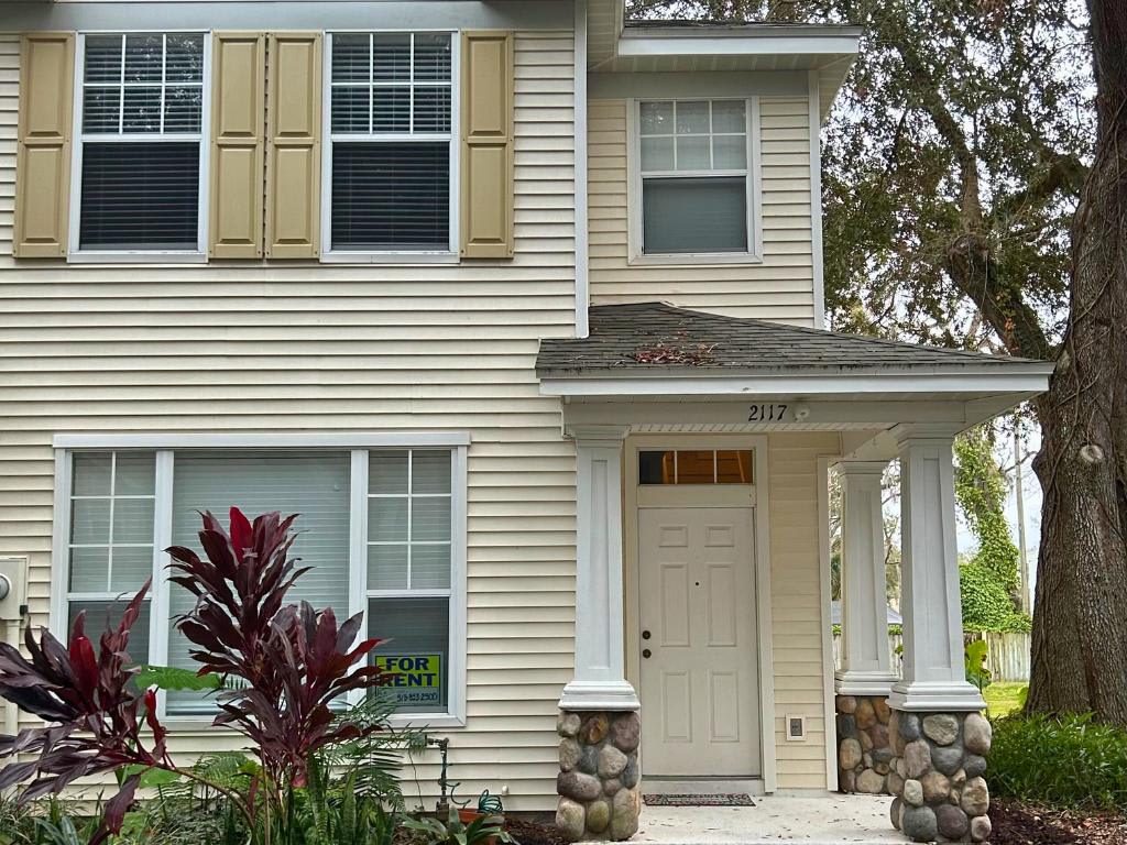 2117 Golden Oak Lane