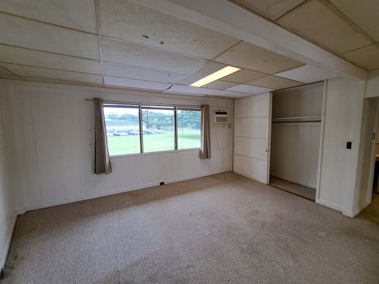Large Studio Apartment - Unfurnished with AC