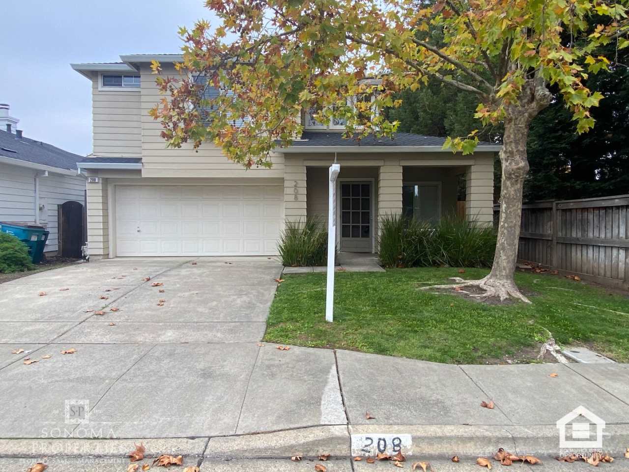 Lovely Updated 3BD/2.5BA Home Located In Fryer Creek!