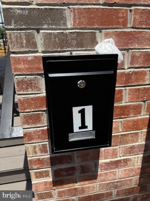 442 W QUEEN Lane unit: 1