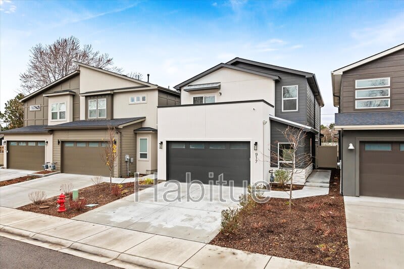 917 East Bissett Street