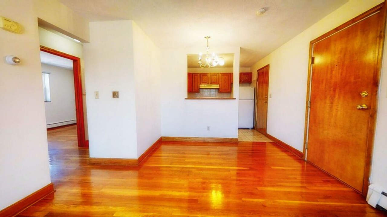 1-Bed H  HW + Parking * Newton Riverside MBTA GL-D