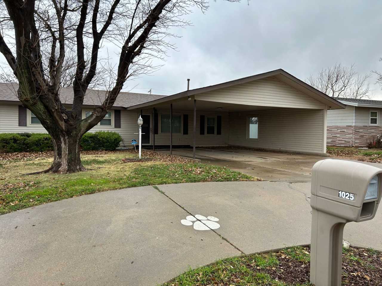 1025 W Terry, Slaton TX 79364