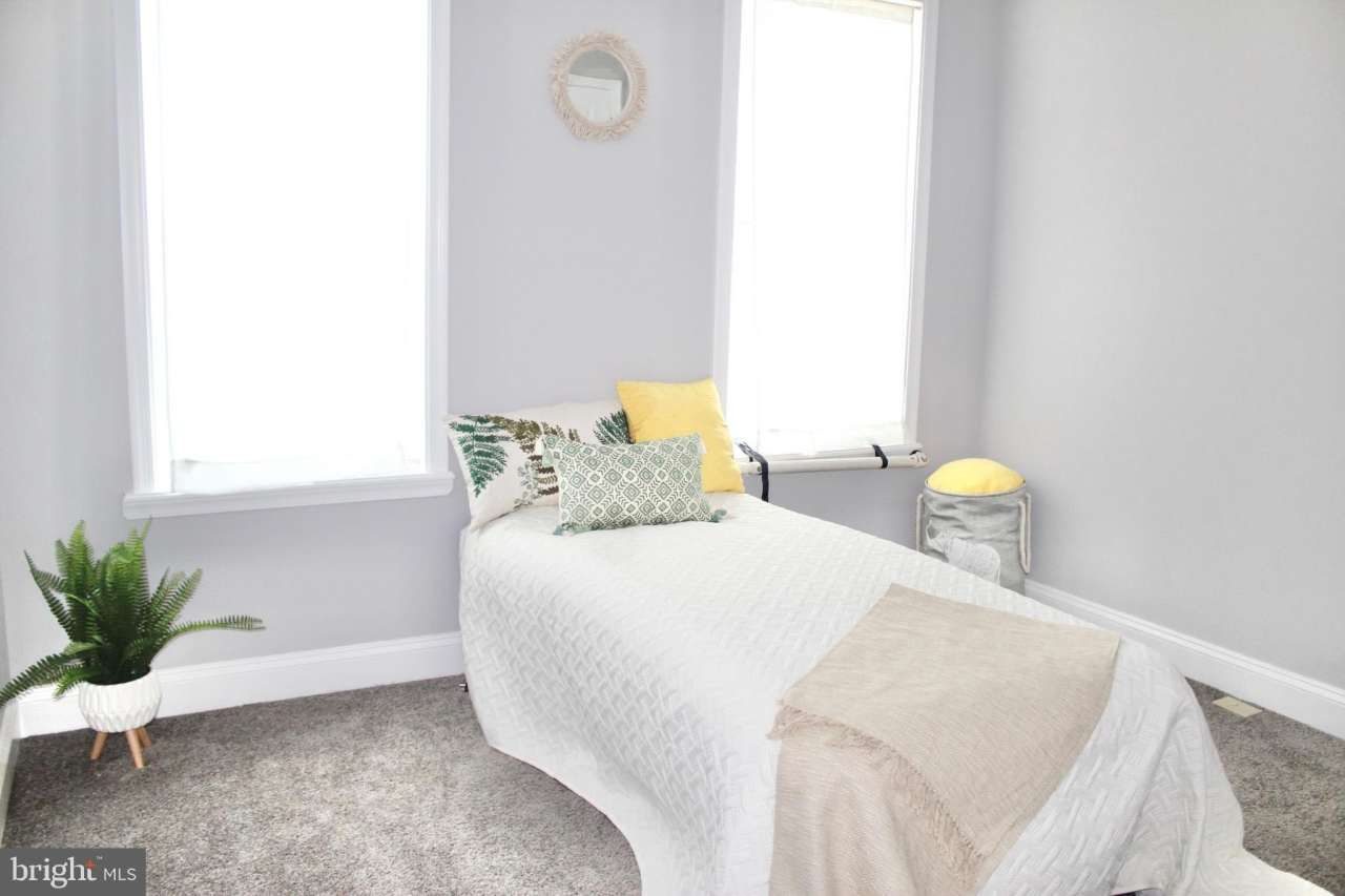 158 N ELLWOOD AVENUE